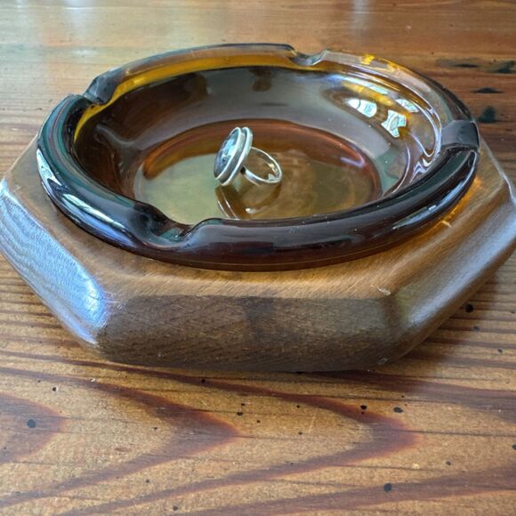 Vintage 1970s Cigar Ashtray Amber Glass 4 Finger Insert  7.5" Octagon Wood Base - Picture 10 of 10